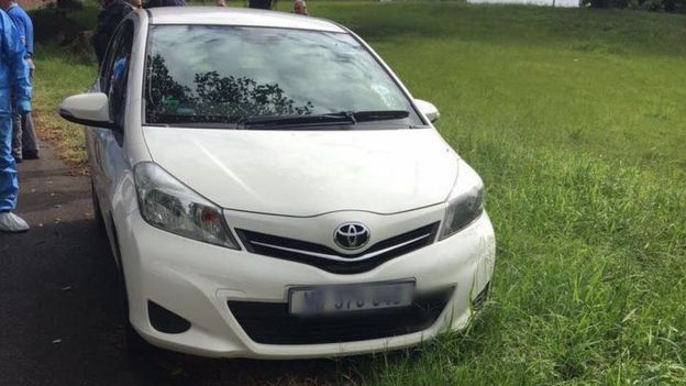 Gari jeupe muundo wa Toyota Yaris, lilipatikana baadaye na polisi likiwa limeachwa