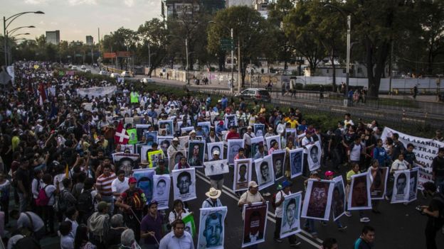 Marcha por los 43 estudiantes desaparecidos