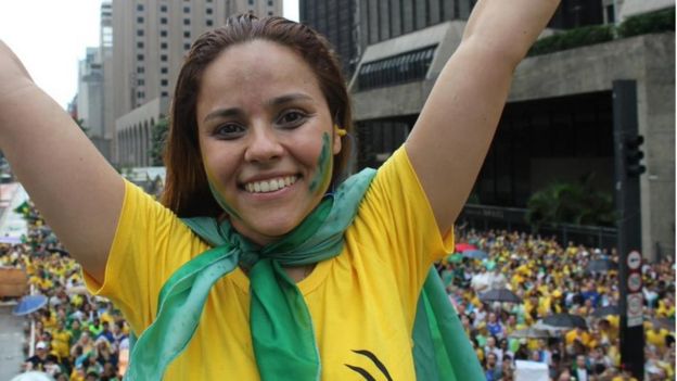 Janaina Lima, de 32 anos, durante protesto na avenida Paulista
