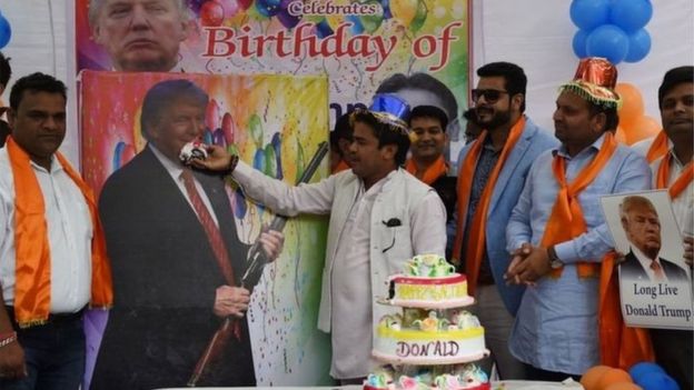 印度右翼人士庆祝特朗普70寿辰。