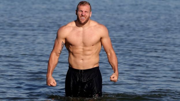 James Haskell en la playa