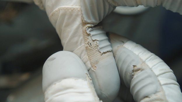 Rick Mastracchio's damaged spacesuit glove