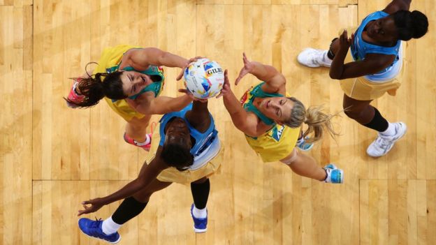Jugadoras de Australia y Barbados en la Copa del Mundo