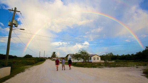 Los exploradores en la isla de bahameña de Mayaguana
