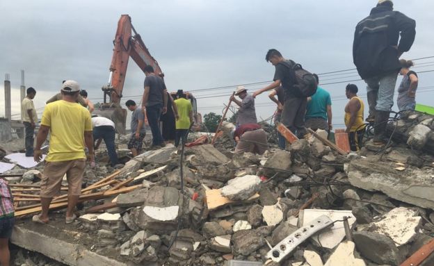 Rescuers in the town of El Carmen after the Ecuador earthquake - 18 April 2016