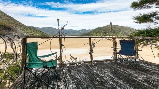 Imagem da praia de Awaroa, feita em fevereiro de 2016