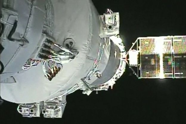 پهلوگیری کپسول حاوی فضانوردان در روز 19 اکتبر با تیانگونگ 2