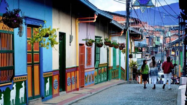 Un calle colonial de Colombia
