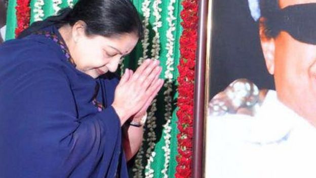 எப்போதும் கொண்டை சிகை அலங்காரத்துடன் இருக்கும் ஜெயலலிதா