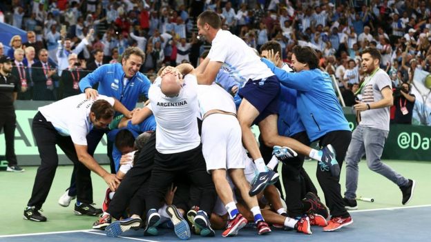 Argentinos celebran el título de Copa Davis