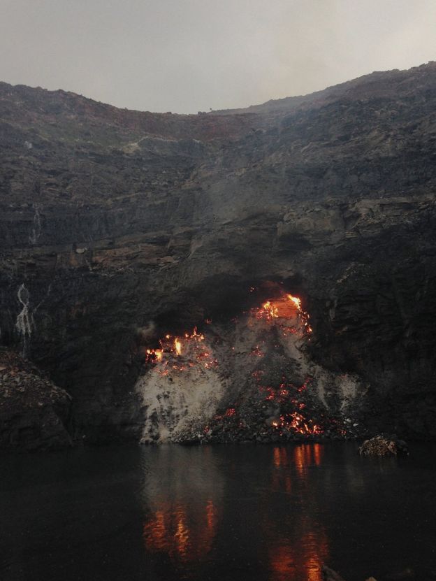 _91321668_ronny-sen-jharia-the-end-02.jpg