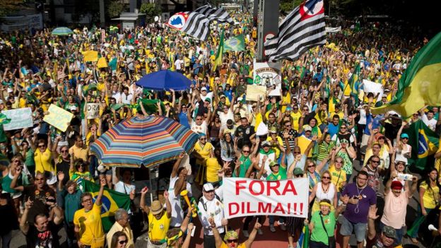 Manifestantes pedem impeachment de Dilma Rousseff em agosto de 2015