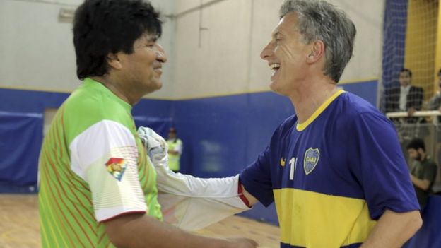 Argentine president-elect Mauricio Macri plays shakes hands with Bolivia's President Evo Morales