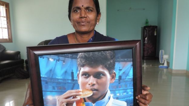 மாரியப்பனின் தாய் சரோஜா