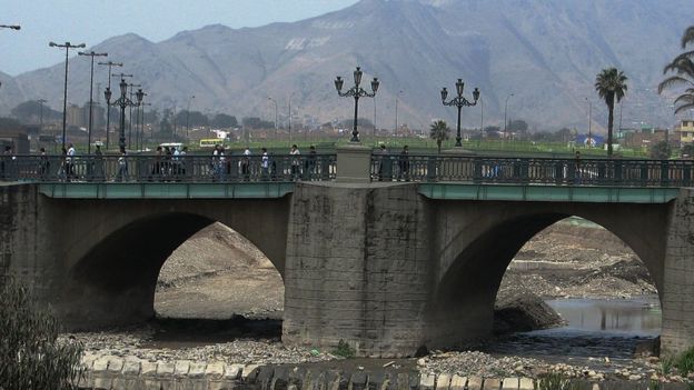 El puente de Piedra en Lima, Perú.