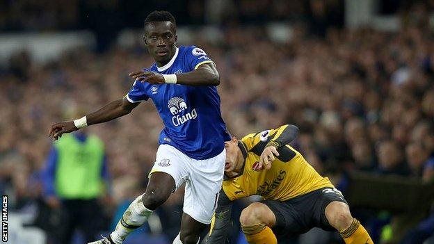 Idrissa Gueye aling'ara katika mchezo huo kwa kupiga pasi 51