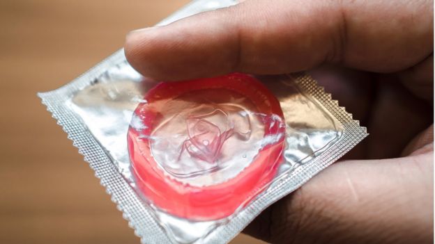Embalagem com preservativo