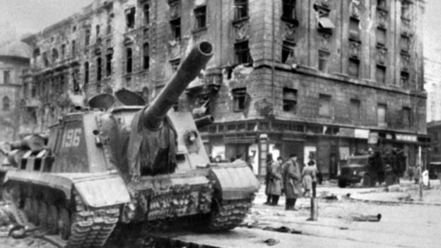 Người dân Budapest nổi dậy chống lại Liên Xô năm 1956