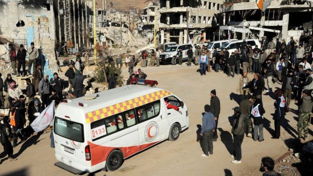 A Syrian Red Crescent ambulance carries a wounded Syrian opposition fighter, leave Zabadani, Syria (28 December 2015)