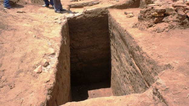 அகழ்வாராய்ச்சியில்