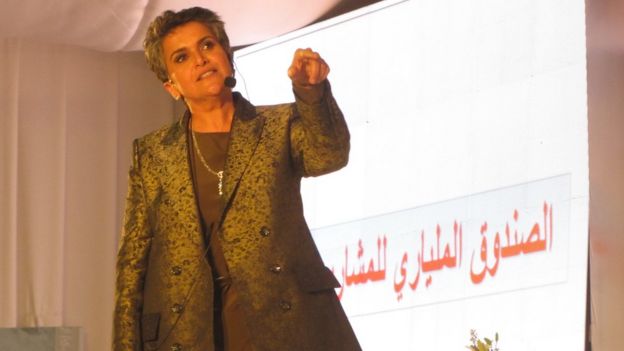 النائبة الكويتية صفاء الهاشم وحيدة في مجلس الرجال