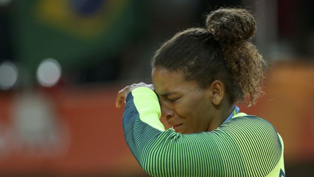 Rafaela Silva llorando tras ganar la medalla de oro