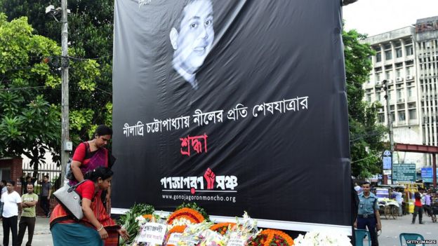 Bangladeshi women in Dhaka place a floral wreath during a protest against the killing of blogger Niloy Neel on 9 August