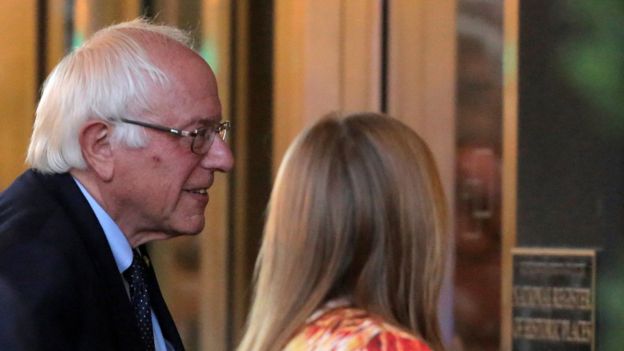 Bernie Sanfers y su esposa
