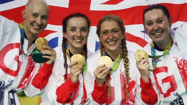 El equipo de ciclismo femenino de Reino Unido con el oro logrado en Río 2016.