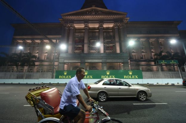 Commuters drive rides in front the museum gallery in Singapore on 15 September 2015, where the Formula One racing tournament will be held from 18-20 September 2015.