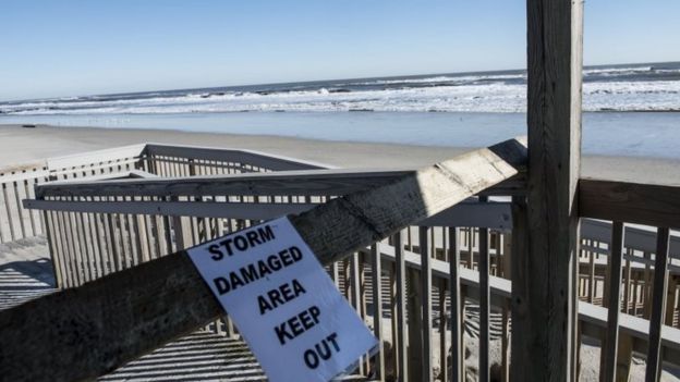 Signs warned beach goers not to enter as a result of the blizzard in Stone Harbor, New Jersey (24 January 2016)