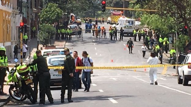 La policía acordonó la zona afectada por la explosión en Bogotá.