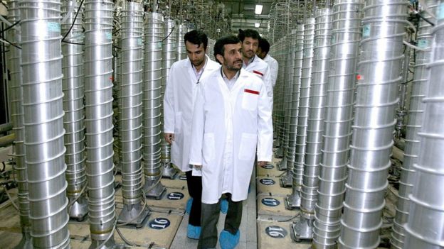 Mahmoud Ahmadinejad inspects centrifuges at the Natanz uranium enrichment facility (8 April 2008)