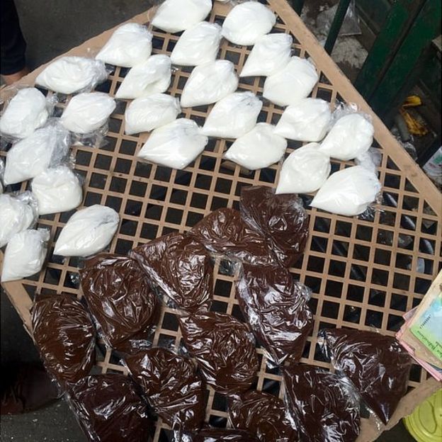 Bolsitas de azúcar y café