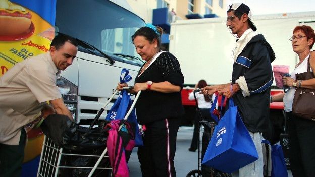 Pessoas com compras