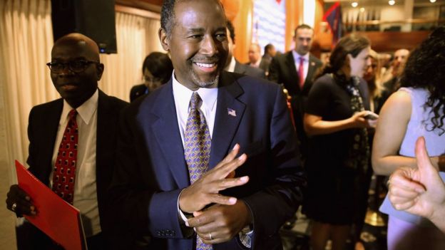 Republican presidential candidate Ben Carson waves to supporters after addressing the National Press Club Newsmakers Luncheon on 9 October 2015 in Washington.