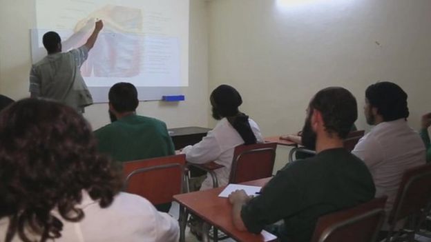 ES escena de vídeo de reclutamiento