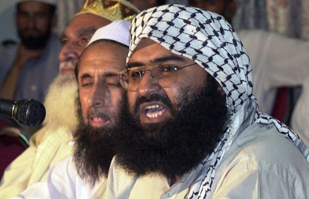 Masood Azhar (right) addresses a meeting of Pakistan's religious and political parties in Islamabad, 26 August 2001.