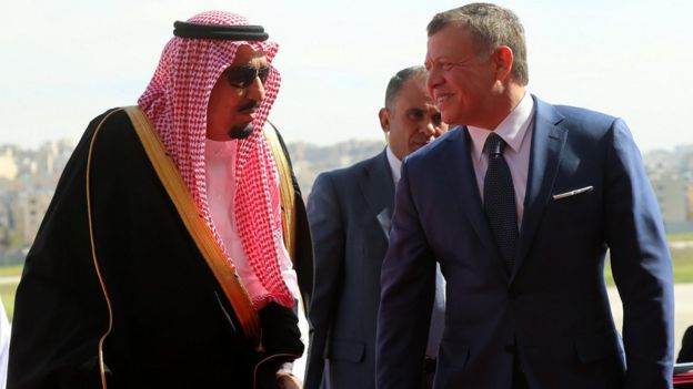 الملك الاردني عبد الله بن الحسين يستقبل ملك السعودية سلمان بن عبد العزيز