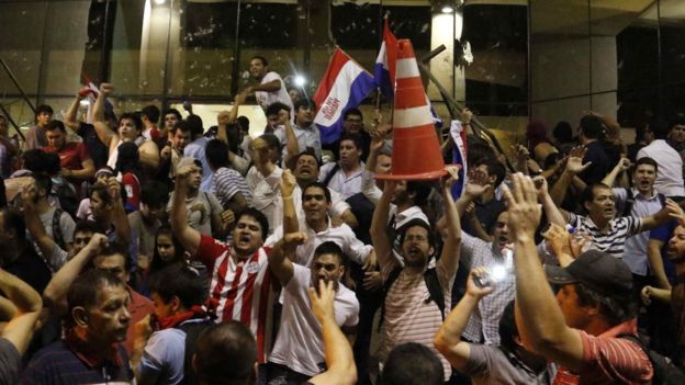 Protesters shout slogans prior to storming the National Congress in Asuncion, Paraguay, 31 March 2017.
