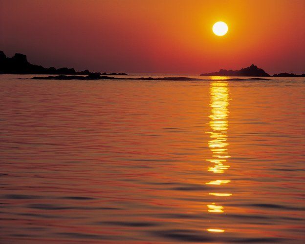 Ese rastro de luz que flota sobre el agua puede revelarnos secretos si le damos la oportunidad. Foto THINKSTOCK.