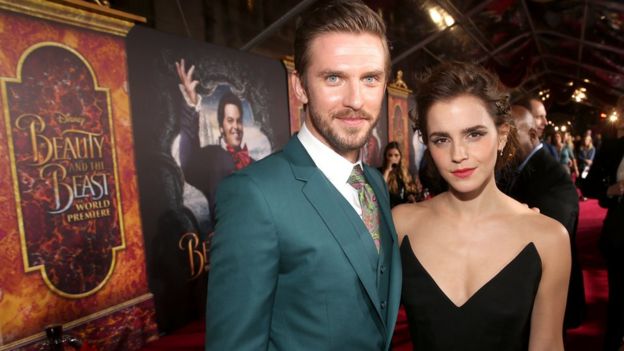 Emma Watson y Dan Stevens en el estreno de