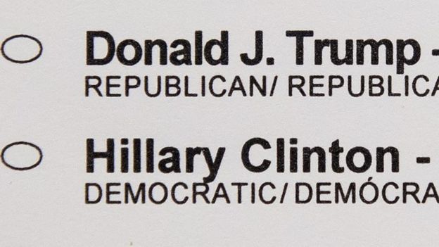 La papeleta de votación que muestra los nombres de Donald Trump y Hillary Clinton