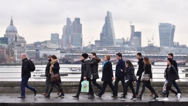 workers on London Bridge