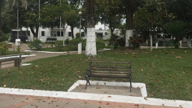 Plaza de Saravena, con la estación de policía al fondo.