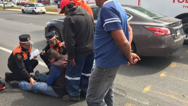 Rosa and Judith helping in an accident