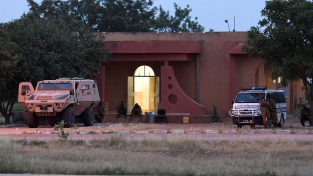 Soldiers stand guard by Naba Koom II barracks, base of Presidential Security Regiment (RSP) in Ouagadougou on September 30, 2015