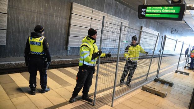 Police put up a fence at Hyllie, the first station on the Swedish side (3 Jan)