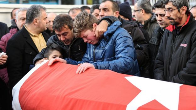 Relatives mourn Ayhan Arik, the travel agent who died at the Istanbul nightclub shooting, 2 January 2016