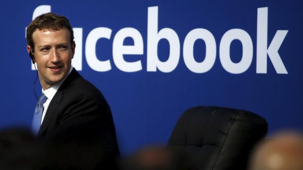 El director de Facebook, Mark Zuckerberg